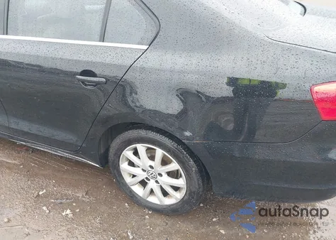 2014 Volkswagen Jetta 1.8T Se z USA, uszkodzony, nr VIN 3VWD07AJ2EM411273